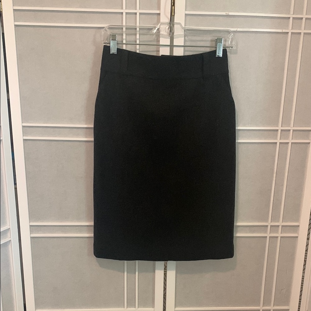 Banana Republic Charcoal Gray Wool Pencil Skirt Knee-Length Workwear, Size 0 NWT
